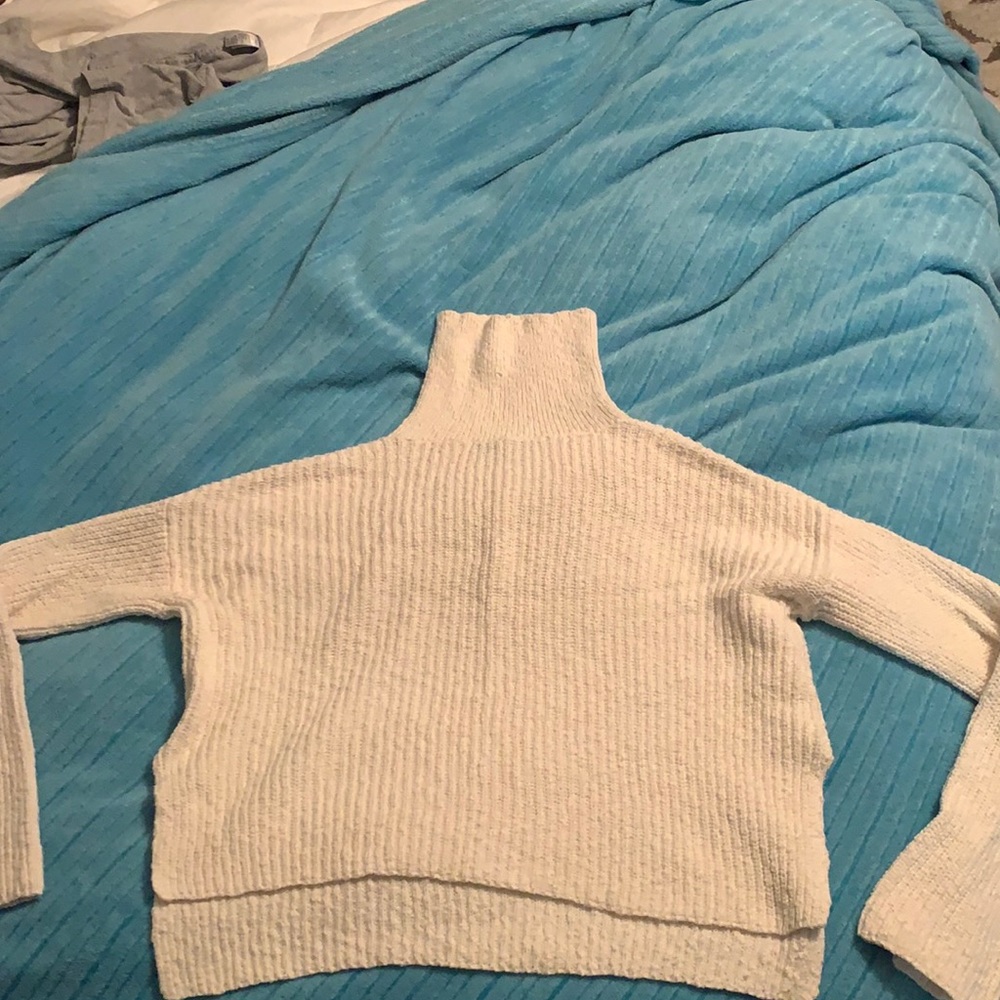 Kendall and Kylie White turtleneck sweater